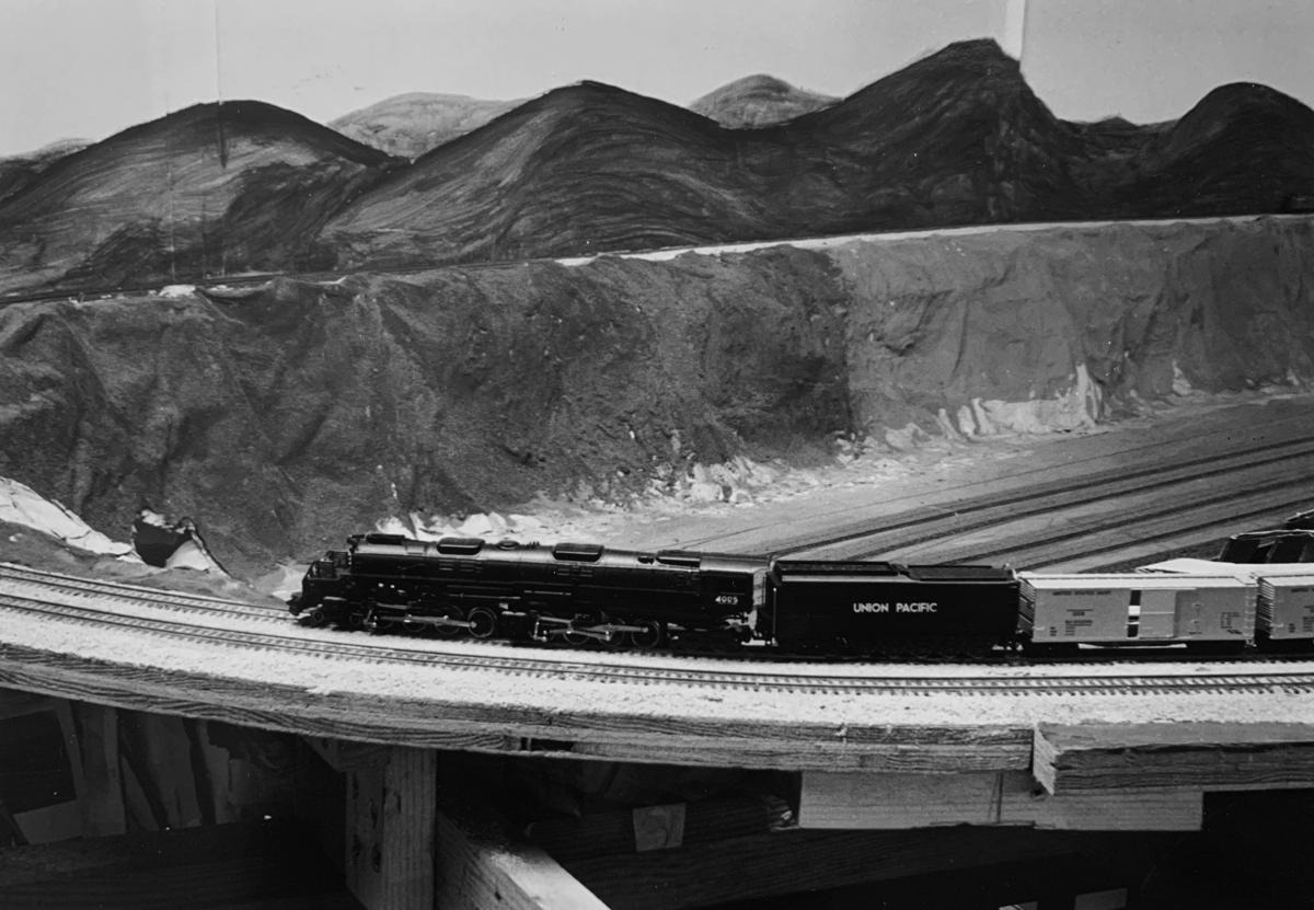 ebmes__group1__old_n_scale_layout__1980_s_dan_smith..jpeg