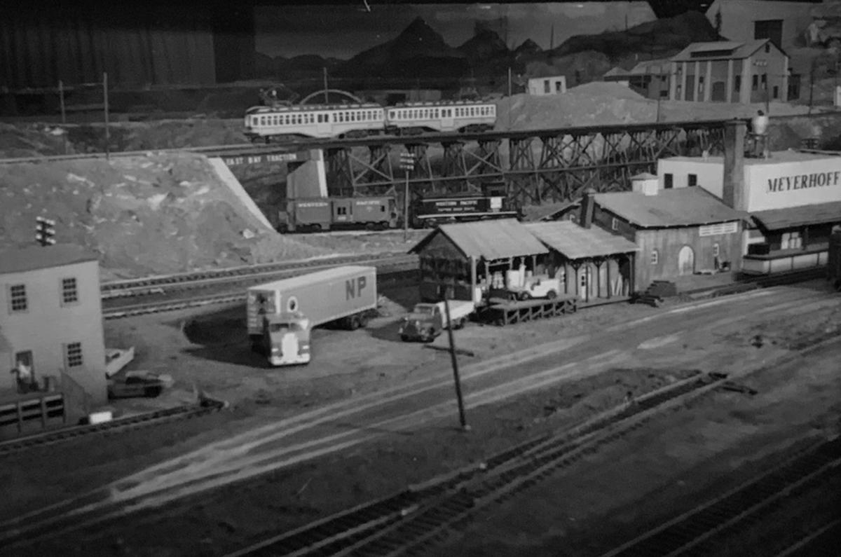 ebmes_ho_layout_key_system_cars_crossing_over_a_wp_way_freight_on_bakerfield_lead._proofs-1984__dan_smith.jpeg
